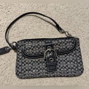 🖤SALE🖤Coach wristlet